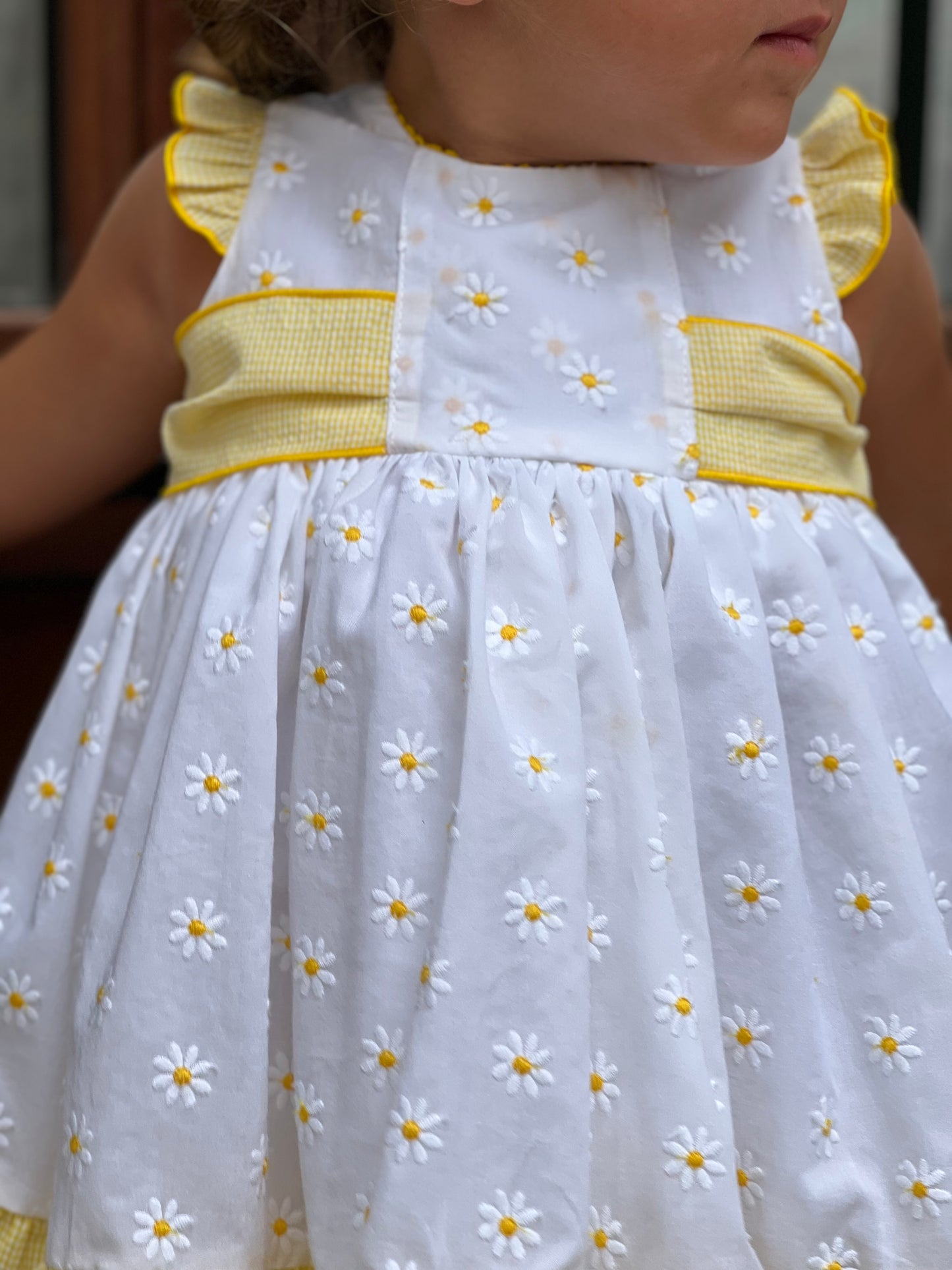 Yellow dress with daisies